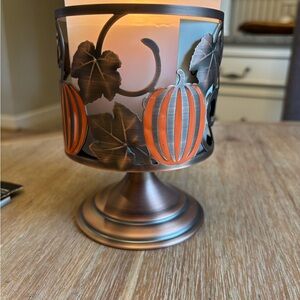 Happy pumpkin leaf candle holder